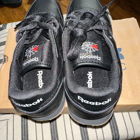 Reebok Classic sz-6Y - Picture 3 of 6